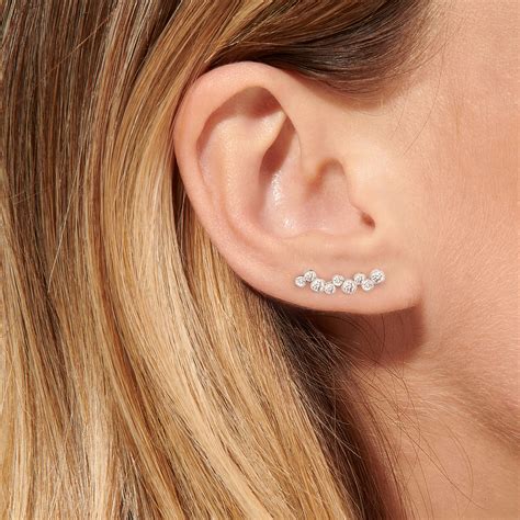 Boucles d'oreilles grimpantes sur une oreille