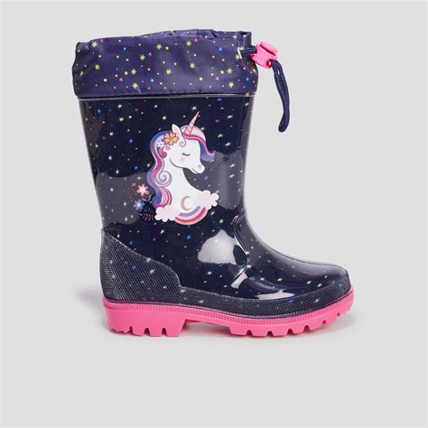 Détail de la semelle crantée d'une botte de pluie