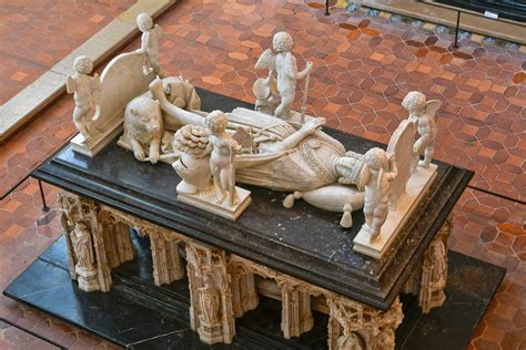 Représentation de l'évolution de l'art funéraire à travers les siècles