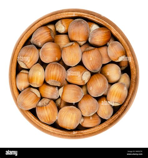 Noisettes dans un bol en bois