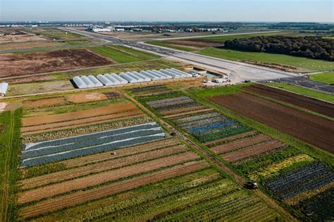 Vue aérienne de la Ferme de l'Envol sur la Base 217