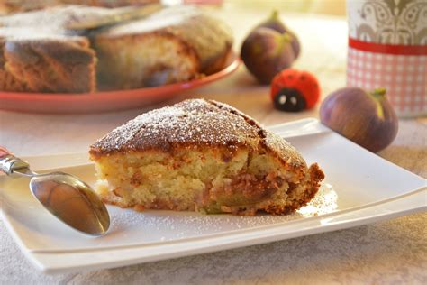 Gâteau aux figues avec un filet de miel