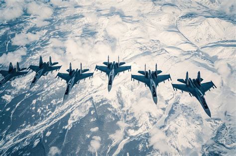 Avion de chasse en plein vol
