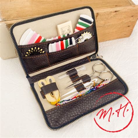 Exemple de petit set de couture brodé