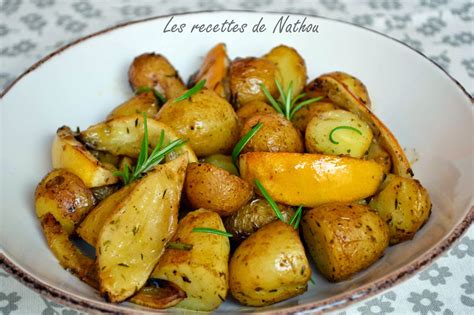 Pommes de terre au four dorées avec du romarin