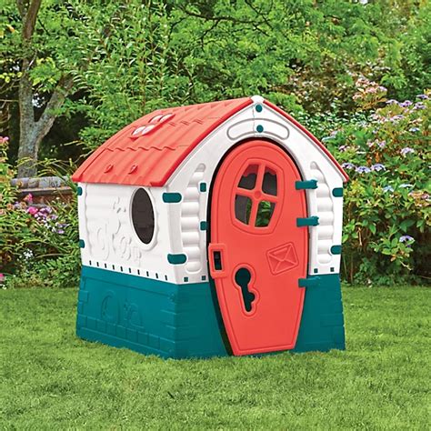 Nettoyage d'une maisonnette en plastique