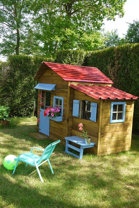 Jardin avec maisonnette pour enfants