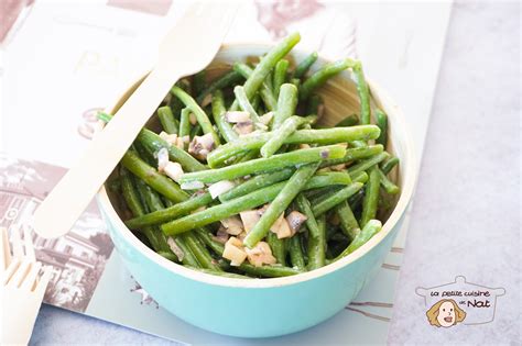 Photo culinaire d'une salade de haricots verts croquants avec des ingrédients frais