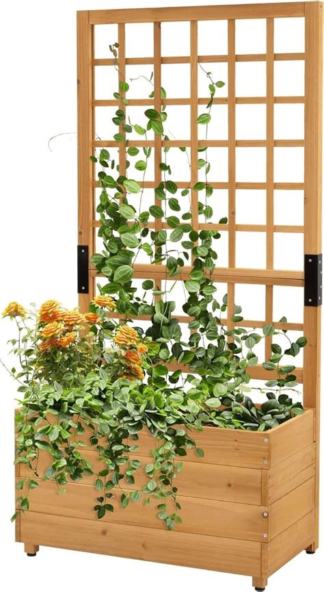 une jardinière en bois avec treillis remplie de plantes grimpantes sur une terrasse ensoleillée
