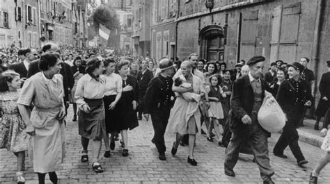 Photo iconique de Robert Capa : la tondue de Chartres