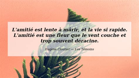 Une citation sur l'amitié gravée sur un objet décoratif