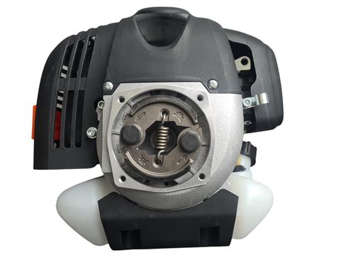 Pièces détachées d'un moteur de débroussailleuse