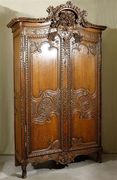 détail d'une armoire normande