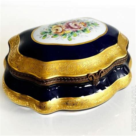 Boîte à bijoux en porcelaine de Limoges avec décor d'hortensia bleu