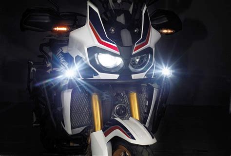 Éclairage de moto de nuit