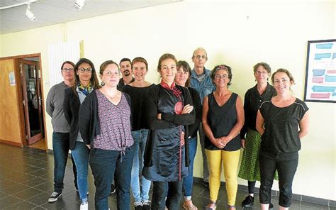 Équipe enseignante et élèves de l'école Saint-Joseph