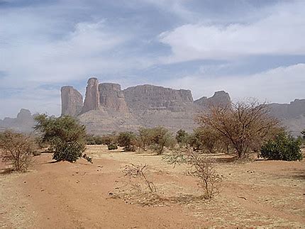 Paysage des falaises de Hombori au Mali