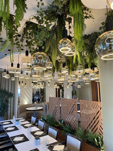Ambiance japonaise avec diverses plantes artificielles