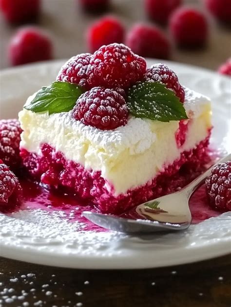 framboisier aux framboises fraîches sur une table de fête