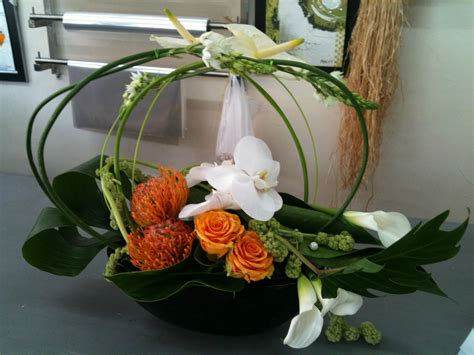 Composition florale avec lavande et agrumes