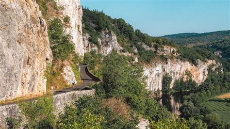 Paysage de la Causse du Lot avec des moutons