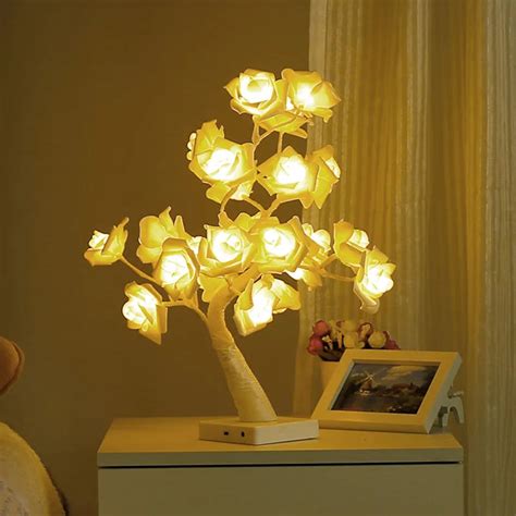 Bonsaï sous lumière LED en appartement