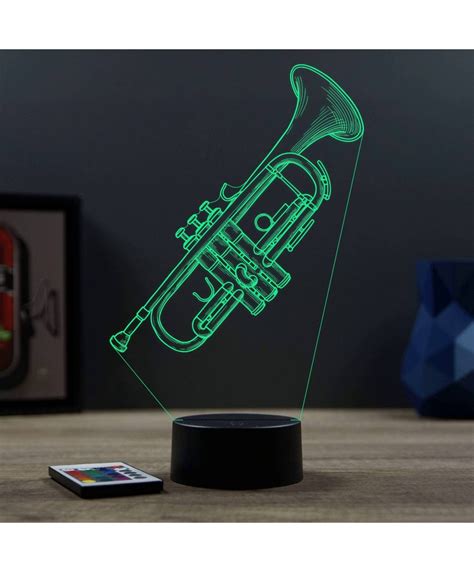 détail d'une lampe illusion 3D représentant le skyline de New York sur une table de chevet moderne