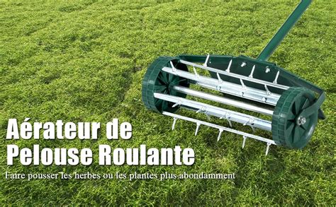 Illustration montrant l'utilisation d'un aérateur à louchets creux sur une pelouse