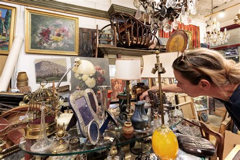 Photo d'une brocante pour chiner des accessoires pâtissiers
