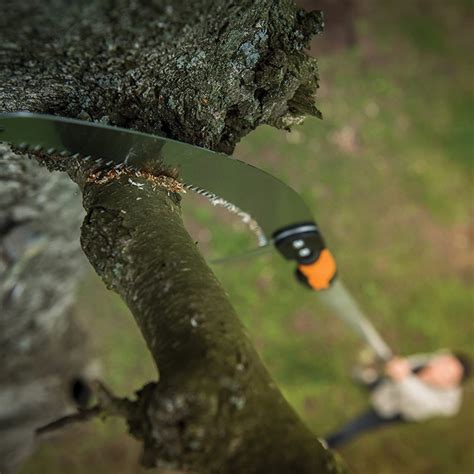 Vue rapprochée du système de fixation QuikFit de Fiskars montrant la solidité du mécanisme