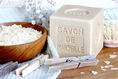 Savon de Marseille sur un tissu en coton