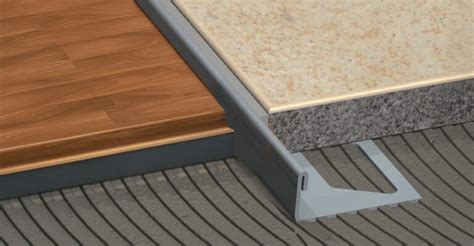 Détail de la jonction entre le plateau en Formica et les pieds métalliques de type Eiffel