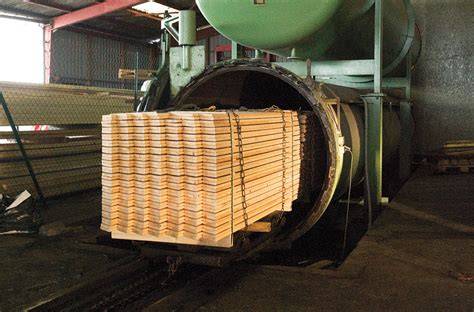Infographie expliquant le processus de traitement autoclave du bois