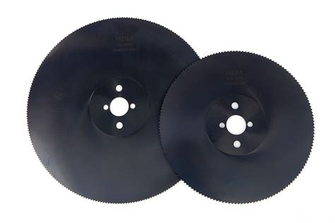 Vue détaillée de la lame 3 dents et de la tête fil nylon