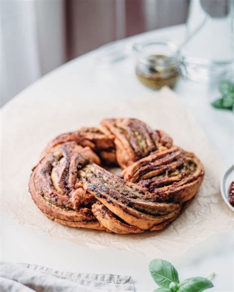 Couronne briochée tressée aux spéculoos sortie du four