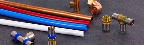 Comparaison visuelle des différents matériaux de tuyauterie : Cuivre, PER, Multicouche