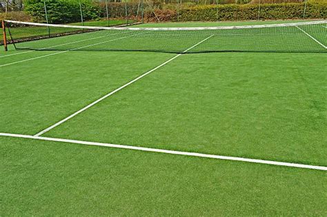 Entretien d'un court de tennis en gazon