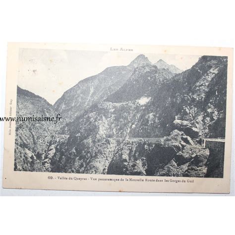 Vue panoramique de la vallée du Queyras