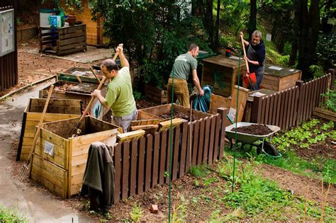 Composteur collectif en pied d'immeuble