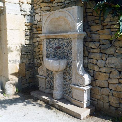 fontaine murale avec carreaux Talavera