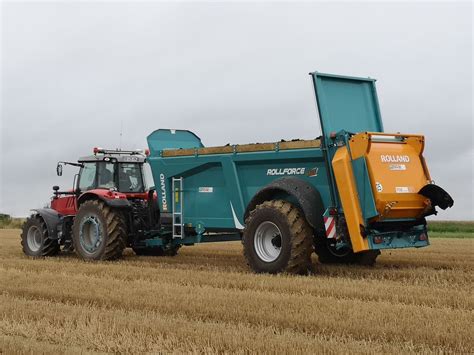 épandeur à fumier Rolland Rollforce en action