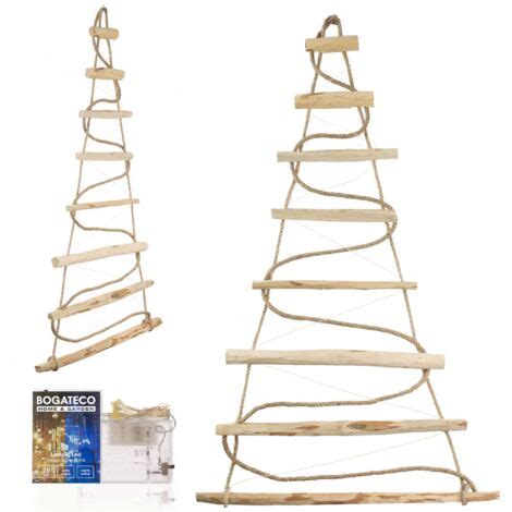 Pyramide en noisetier décorée pour Noël