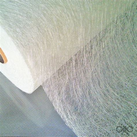 Schéma de composition d'un bac en résine polyester renforcée : fibres de verre, résine et renforts internes