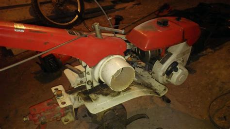 Vue d'ensemble d'un motoculteur Iseki KS 280 dans un jardin