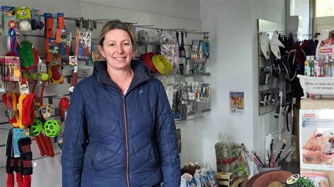 Jardinage et animaux de compagnie dans un magasin spécialisé