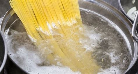 eau de cuisson comme désherbant