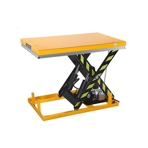 Table de levage industrielle en action