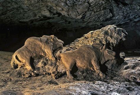 Bisons en argile de la grotte du Tuc d'Audoubert