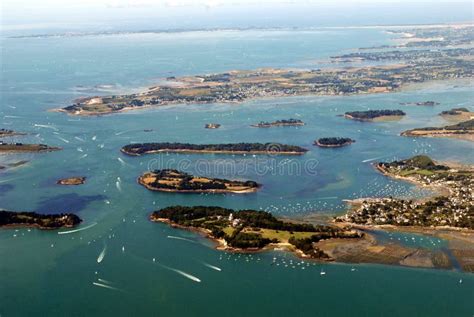 Vue aérienne du Golfe du Morbihan avec ses îles