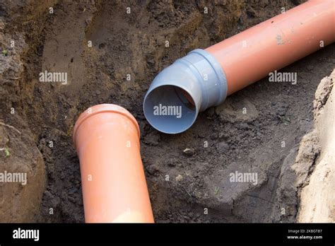 Tranchée en V pour l'installation des tuyaux